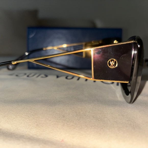 Louis Vuitton Sunglasses Black/Gold - Picture 5 of 8
